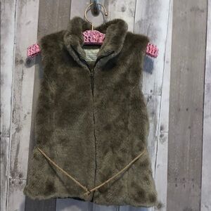 Zara Girls faux fur zipper front vest with pockets